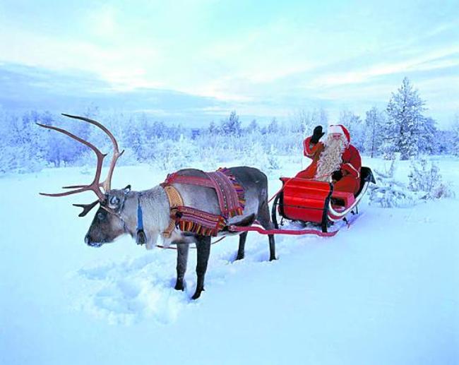 所以,当你在圣诞老人村时……请像圣诞老人那样跳上雪橇,享受驾驯鹿车
